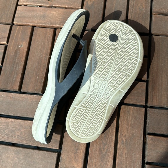 Women’s Crocs Flip Flops - Picture 7 of 12